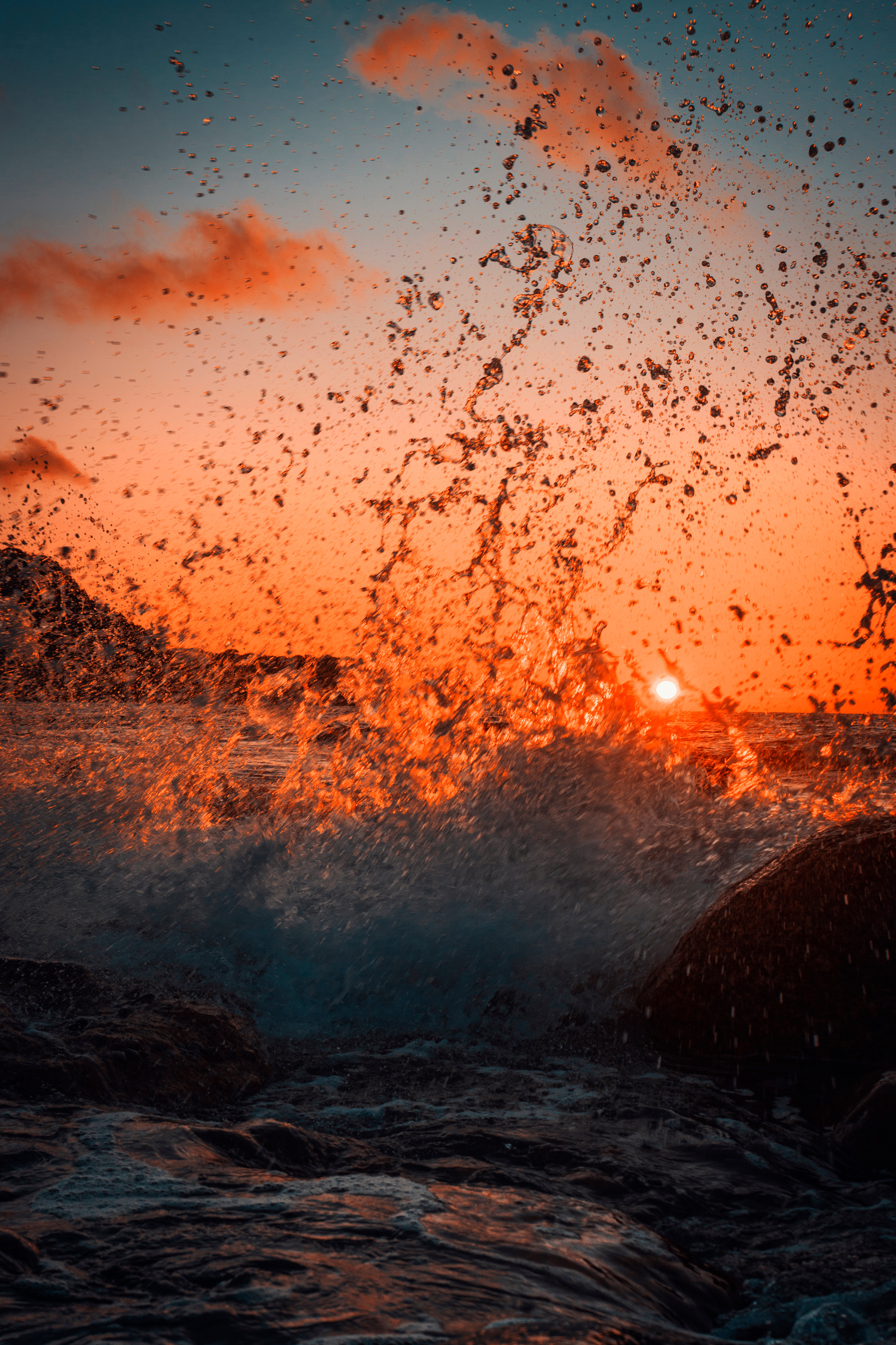 Sea Waves Crashing